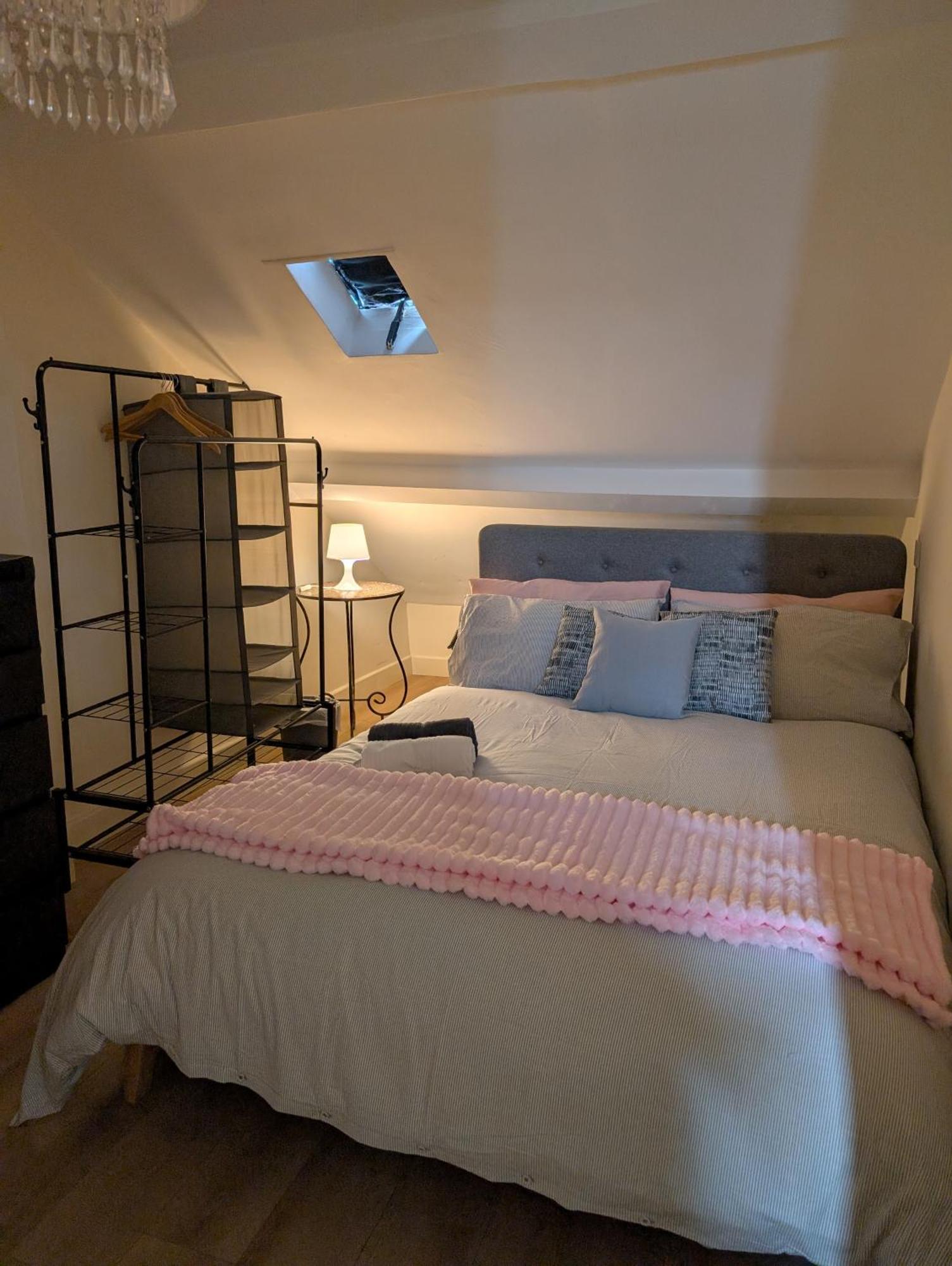 Cosy Modern One Bedroom In Hammersmith Appartement *